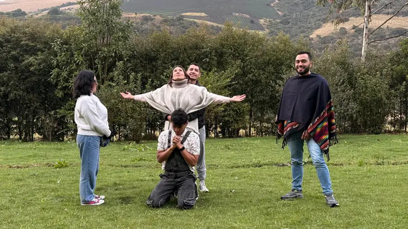Ejercicio al aire libre durante un retiro de Alquimia del Alma